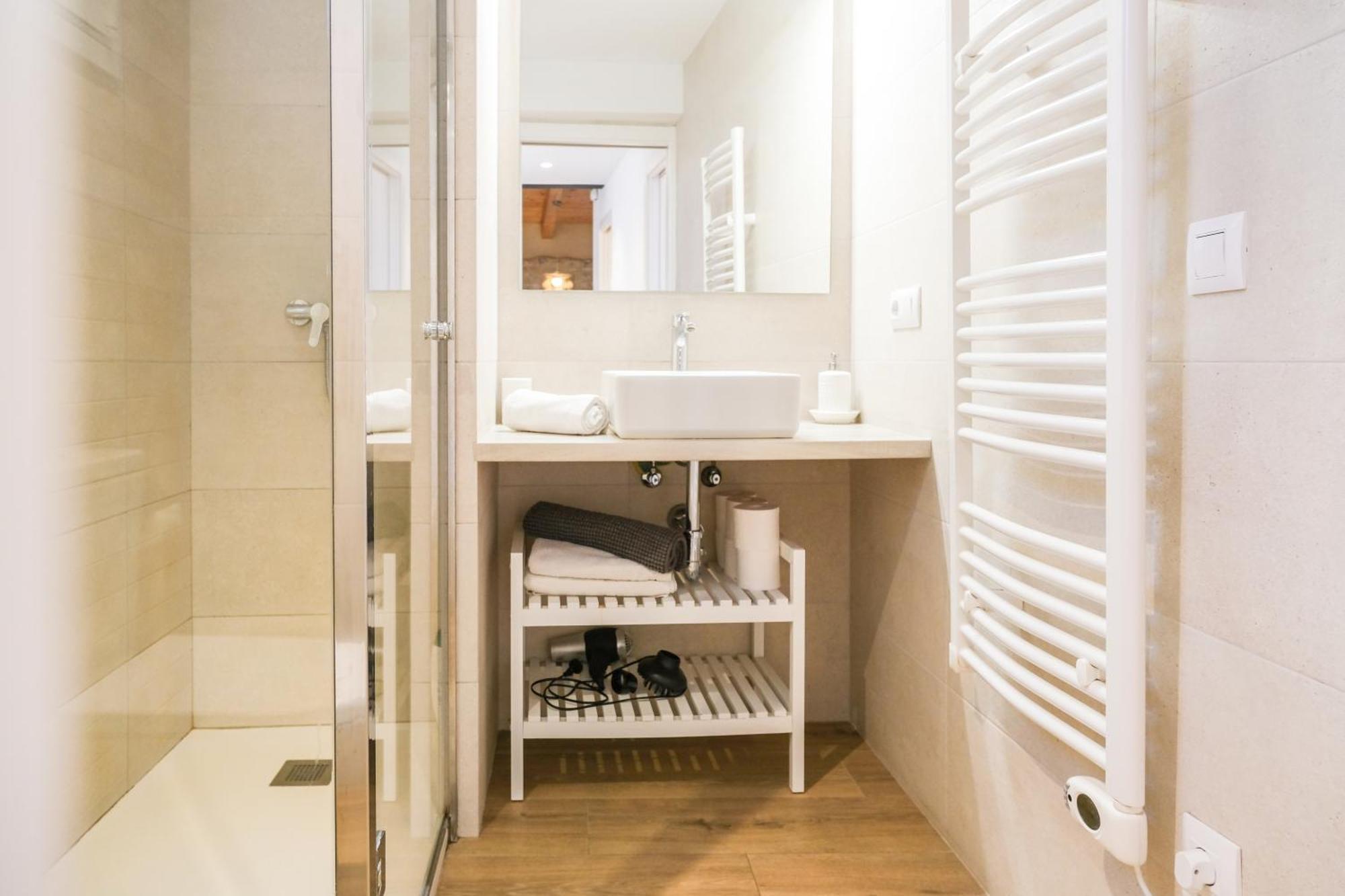 Ganganell Atic Apartamento Con Terraza En バサルー エクステリア 写真