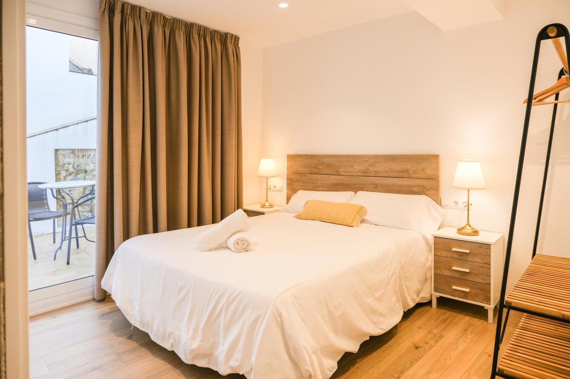 Ganganell Atic Apartamento Con Terraza En バサルー エクステリア 写真