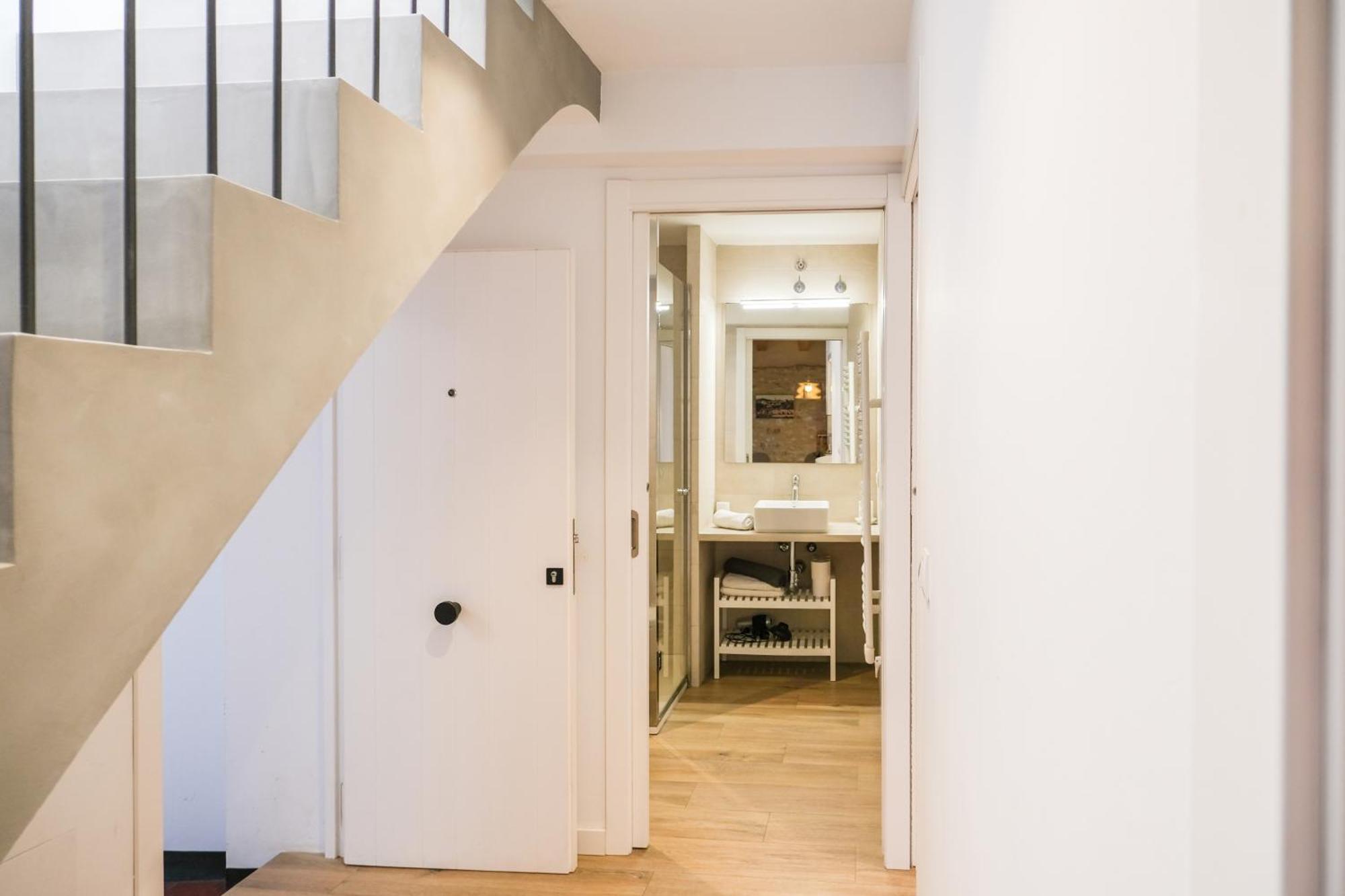 Ganganell Atic Apartamento Con Terraza En バサルー エクステリア 写真